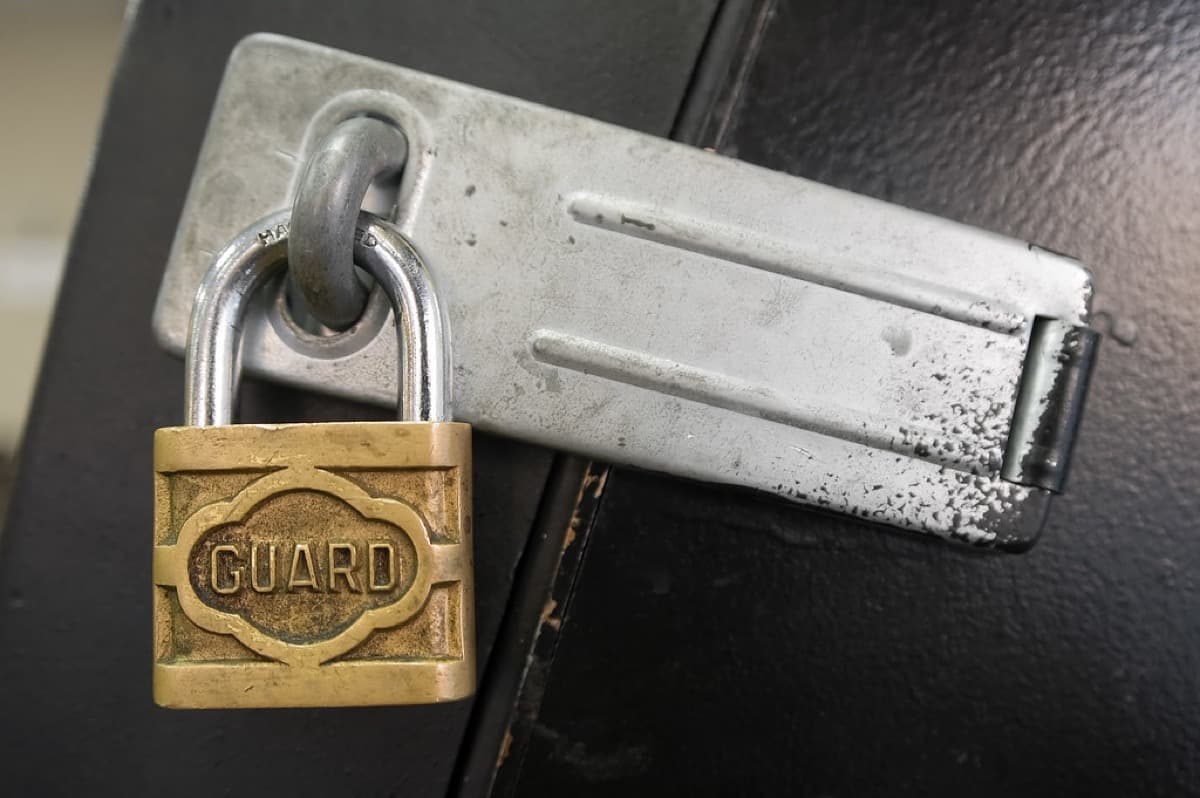 How to Freeze Your Credit for Free (Equifax, Experian, TransUnion) — 2026 Step-by-Step
